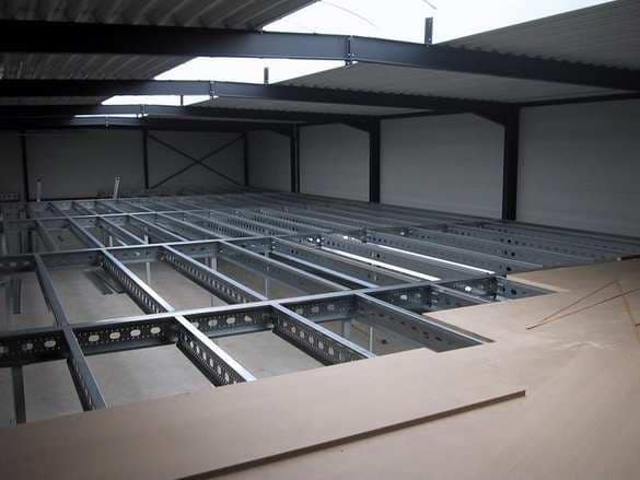 Montage van entresolvloer